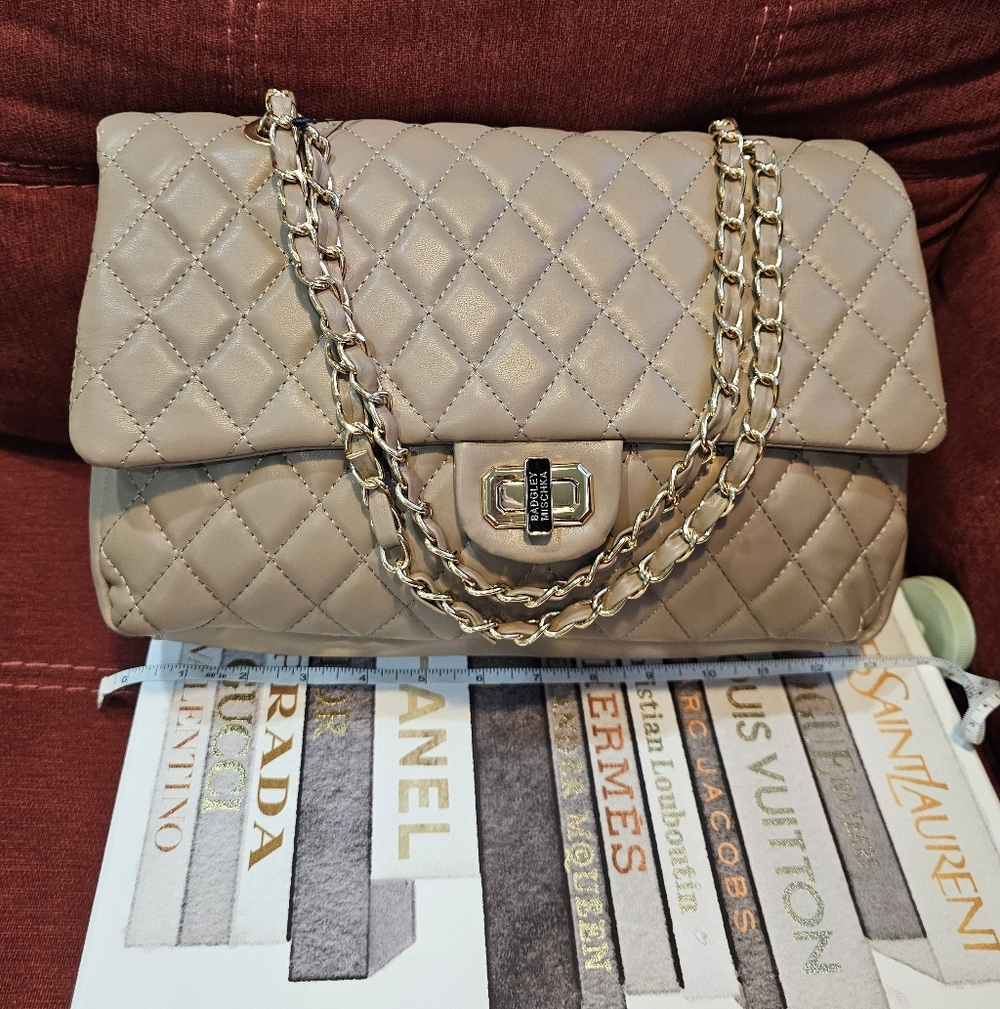 👜Badgley Mischka Taupe Quilted Vegan Leather 2 Way Bag With Chain Strap✨️